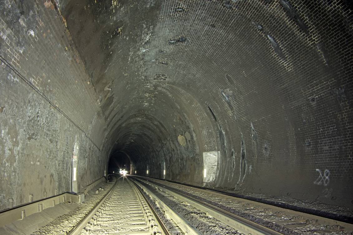 www.BloodandCustard.com

The visible step change of the tunnels diameter 
needed for the junction at the south-end portal.
 Adrian Backshall

