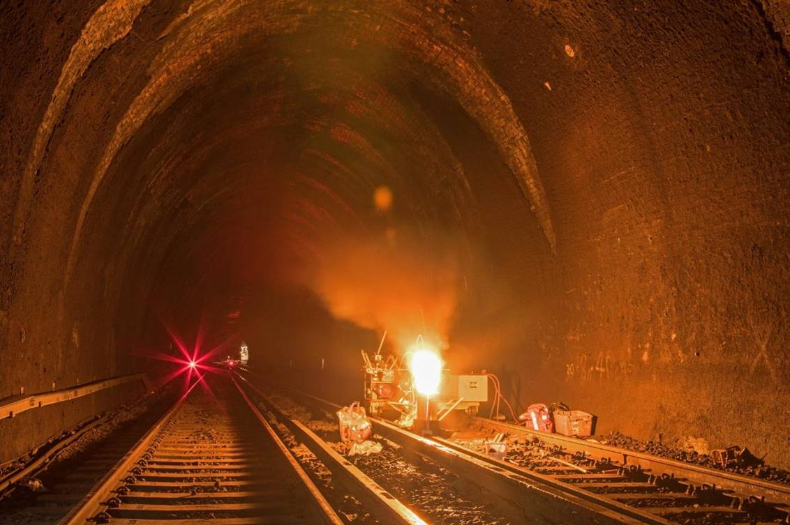 www.BloodandCustard.com

Thermit (rail) welding at 2200C - 2400C.
 Adrian Backshall
