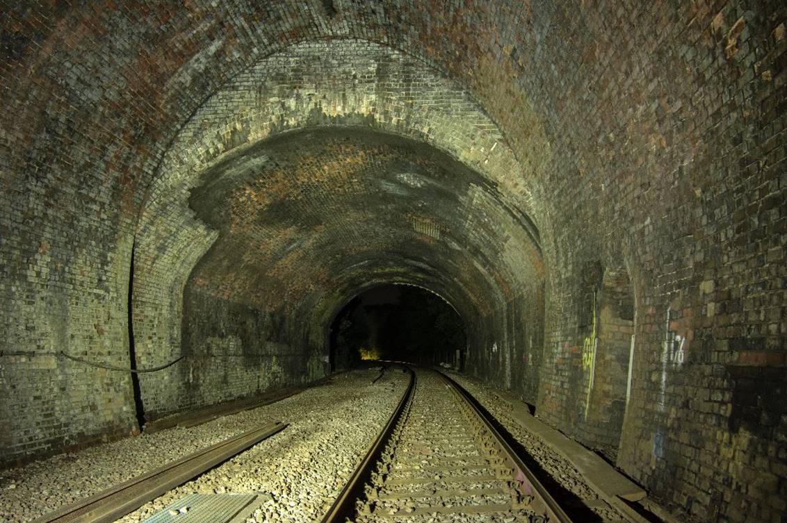 https://www.bloodandcustard.com/BR-Tunnels-MarkBeech.html

Further view of the cut-and-cover section on the 
63-chain curve south towards Cowden station.
 Adrian Backshall
