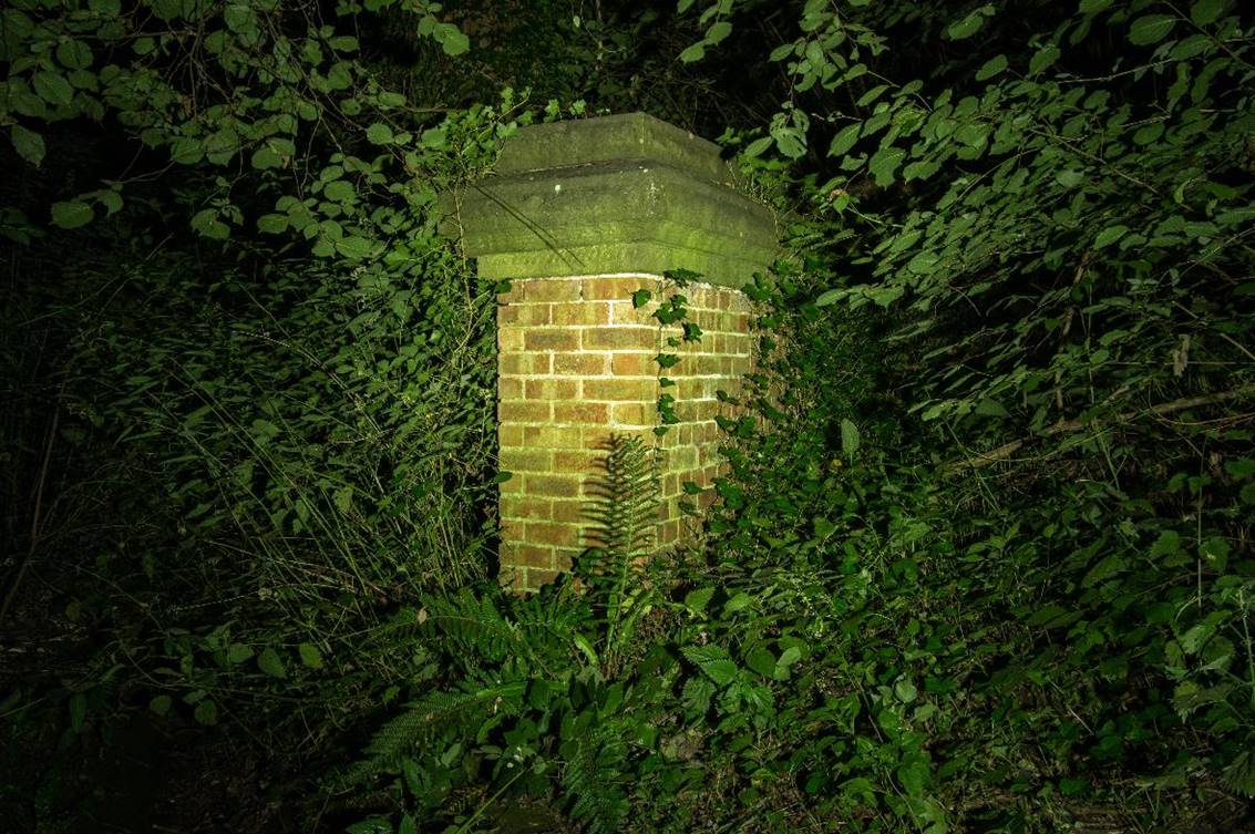 https://www.bloodandcustard.com/BR-Tunnels-MarkBeech.html

The parapet end between the part of the tunnel dug 
under the land and the short cut-and-cover section.
 Adrian Backshall
