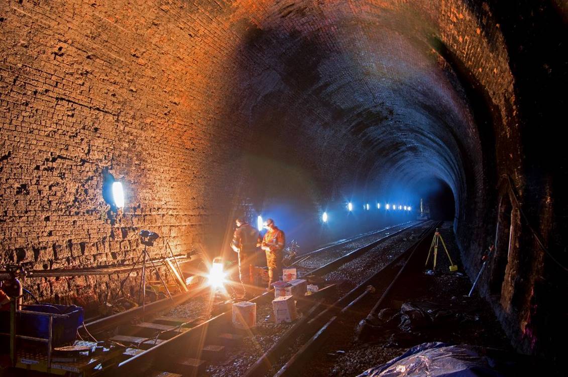 https://www.bloodandcustard.com/BR-Tunnels-MarkBeech.html

Thermit (rail) welding at 2200C - 2400C.
 Adrian Backshall
