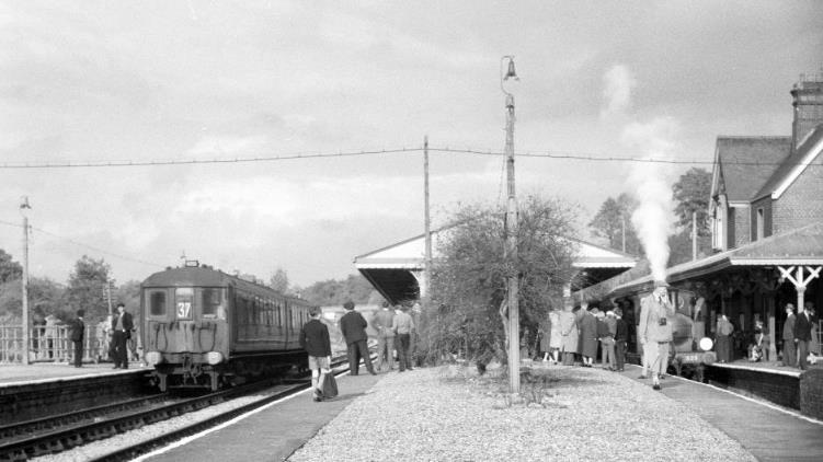 Sporting headcode 35 (Brighton to Littlehampton service) whilst arriving at Fishersgate station, unit no.2151 (with no.2020 trailing) featured in the 1952 film Ghost Ship starring Dermot Walsh and Hazel Court. 