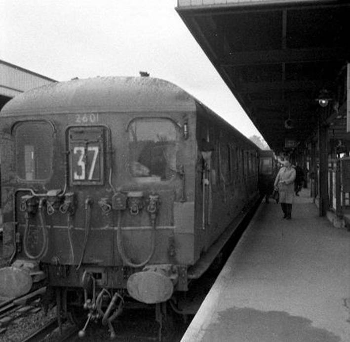 2 HAL 2601 at Haywards Heath, 30 Mar 1963 13760429815_8ec213308d_o.jpg