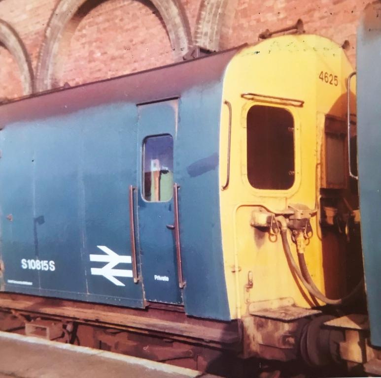 2-HAL 2698 Driving Trailer Composite S12852S Hove Station 29 August 1970 15437909850_3a98bf11e6_o.jpg