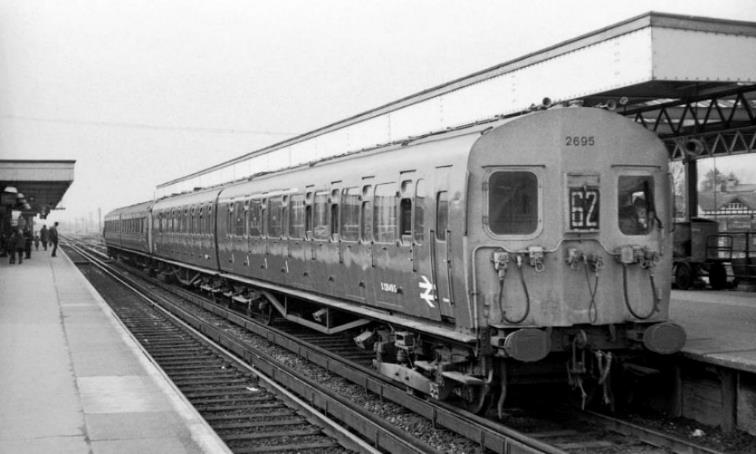 8 car train of 2 Bils & Hals, Headcode 12 near Wimbledon.  CIW copyright web.jpg