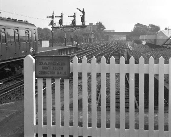 2-HAL 2698 Driving Trailer Composite S12852S Hove Station 29 August 1970 15437909850_3a98bf11e6_o.jpg