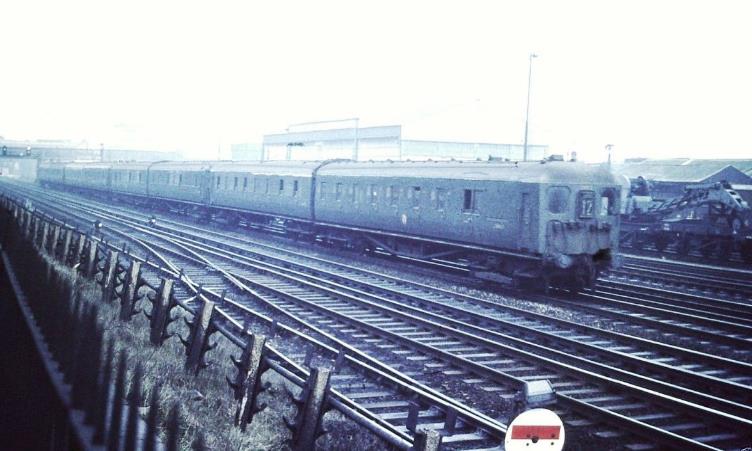 8 car train of 2 Bils & Hals, Headcode 12 near Wimbledon.  CIW copyright web.jpg