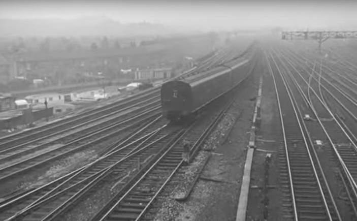 A train on the tracks

Description automatically generated