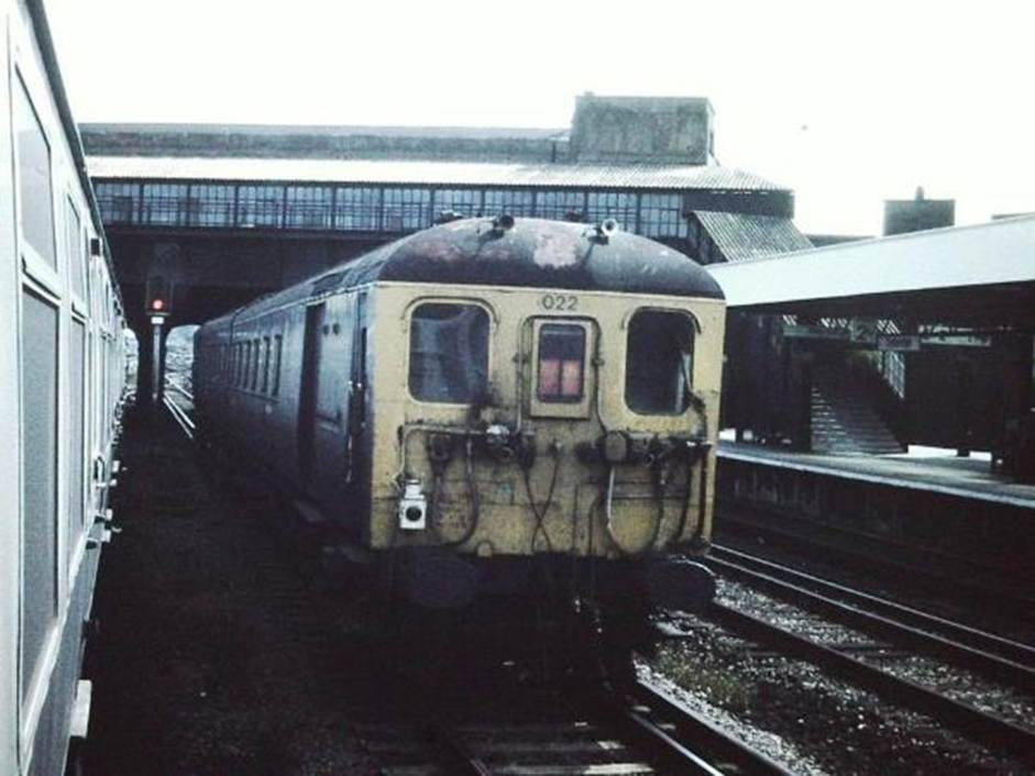 2 HAL 022 Stores unit at Tonbridge CW copyright.jpg