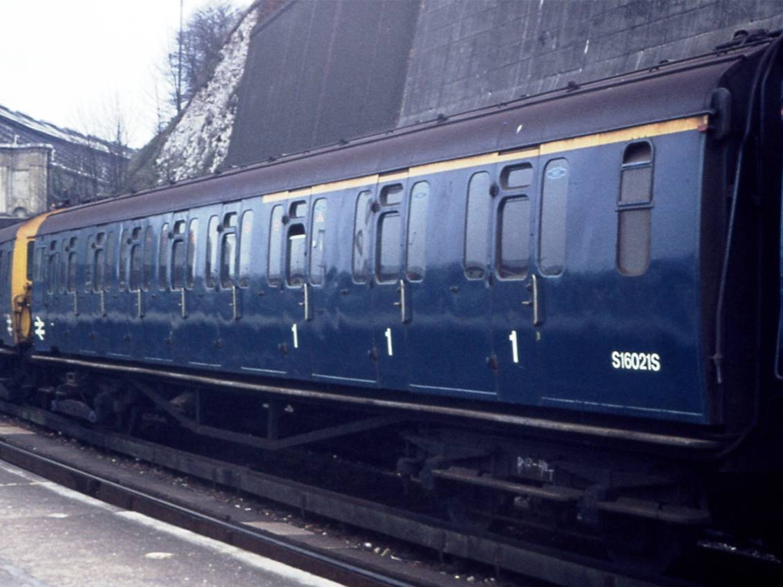 16th April 1976 and the UIC first class banding on DTC S16021S of unit no.5621 was long to remain for the unit was downgraded to a 2 SAP unit on 27th April 1976 (along with adjacent unit no.5612 seen here in Brightons No.1 Wall Siding).
 Tony Watson
