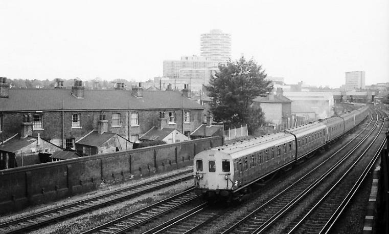 Approaching Windmill Bridge, SR-type 2 HAP no. 5610 leaves 
East Croydon with the 16.28 Brighton to Victoria 8th June 1972. 
 BloodandCustard
