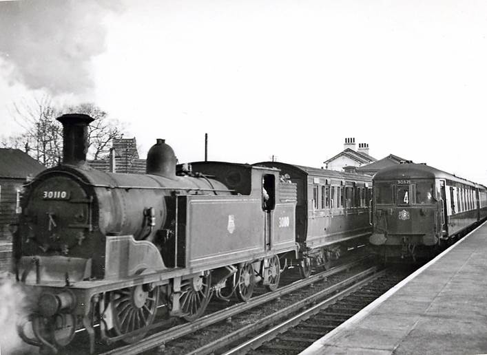 On Tuesday 1st April 1958 5 BEL unit no.3052 leads an up 'Brighton Belle' through Three Bridges platform 4. Sitting in platform 5 is M7 30110 awaiting departure with a pull-push service to East Grinstead. 
  Ben Brooksbank (Geograph/CC-by-SA)

