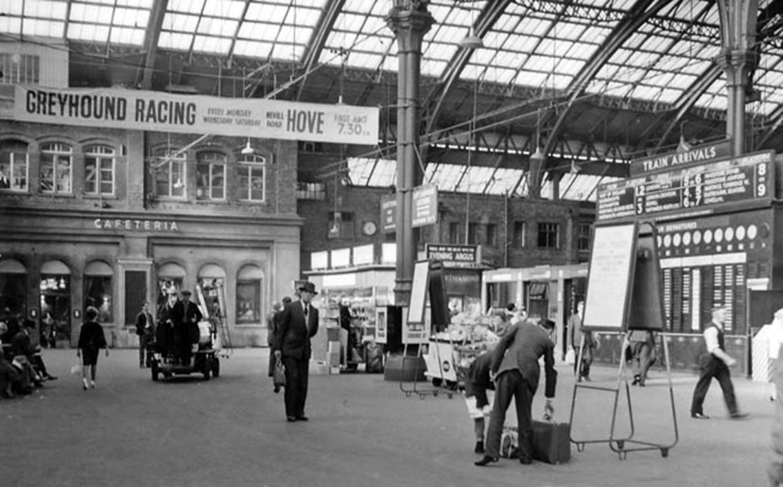Brighton
Concourse looking towards platform 1 & 2 on 7th October 1962.
© Ben Brooksbank (CC-by-SA/2.0)
