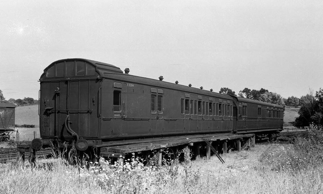Set 571 (with BTL 3536 nearest). 
Sitting alongside another Birdcage set at Eastbourne 24th May 1949. 
Note the lack of roof observatory on BT 3464 – a rare photograph indeed!
© John J. Smith /Bluebell Railway Museum
