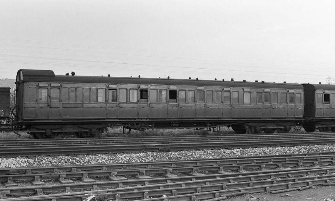 BTL 3525 of Set 620 
Newhaven (Cedar Sidings) 9th November 1958.
© John J. Smith /Bluebell Railway Museum
