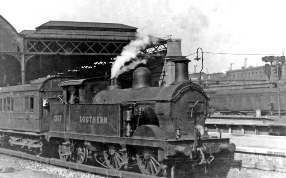 Birdcages stock on an ecs working at London Bridge (Central)
On 22nd March 1948 empty coaching stock train formed of Birdcage stock in platform 15. Photographed from platforms 16/17 with the elevated Eastern Section beyond, the locomotive is Wainwright H-class tank engine no. 1307. Still in SR livery this locomotive was built in December 1906 (as no.307) and withdrawn (as no.31307) in August 1961.
 Ben Brooksbank (Geograph/CC-by-SA)


Description automatically generated with medium confidence