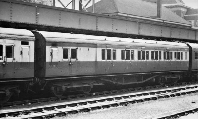 BCK coach 6657 of P set 199 at Exeter Central circa 1955; the set unusually ran with two mis-matched livery coaches. Both were repainted BR(S) Green on 27th July 1958.
Note the frameless balancing droplights on this coach; this being undertaken when it was refurbished for the Bournemouth Limited in 1938.
 T.A. Barry (Mike King Collection)
