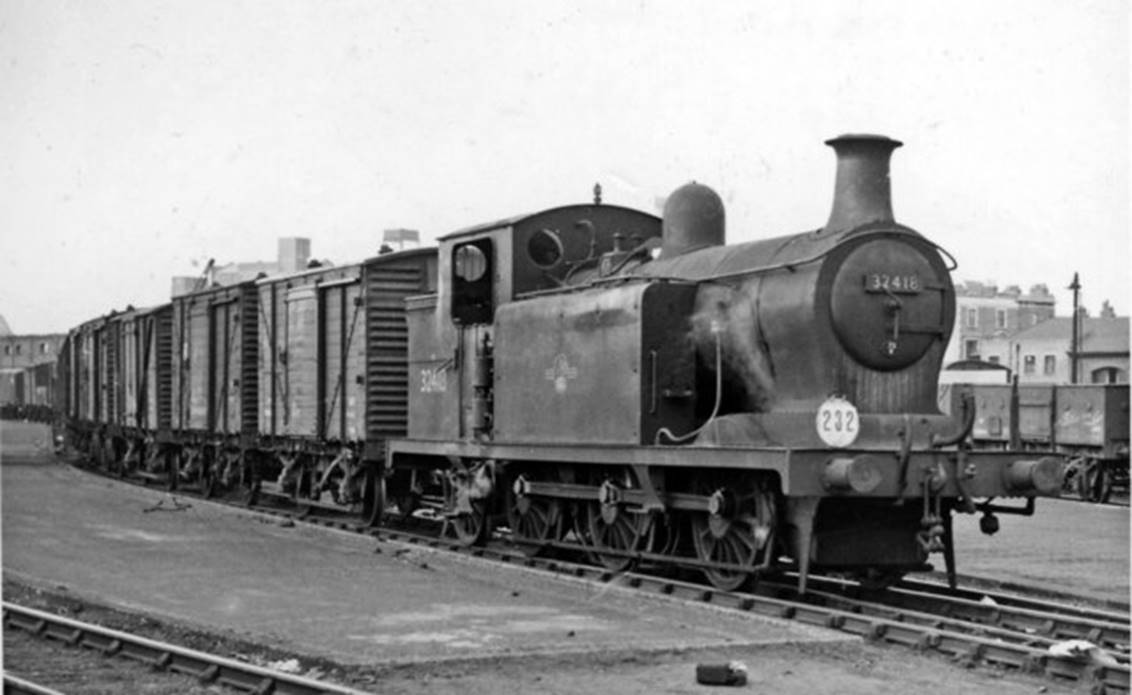 View westward, towards Bricklayer's Arms Depot; ex-SECR & LBSCR branch. The train is headed by SECR Maunsell N class 2-6-0 no. 1813 (built September 1920, withdrawn October 1963); here on 10th March 1948 it has not yet been renumbered 31813 but has 'British Railways' on the tender.
© Ben Brooksbank (Geograph/CC-by-SA)
