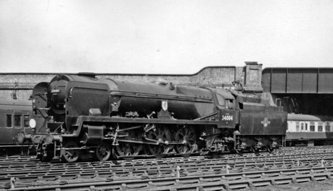 Coming off the Bricklayer's Arms branch on 9th July 1958 is rebuilt Bulleid light Pacific no. 34004 'Yeovil' (built July 1945 as No. 21C104 'Yeovil', renumbered May 1948, rebuilt February 1958 & withdrawn October 1966). The bridge behind carries the South London line.
© Ben Brooksbank (Geograph/CC-by-SA)
