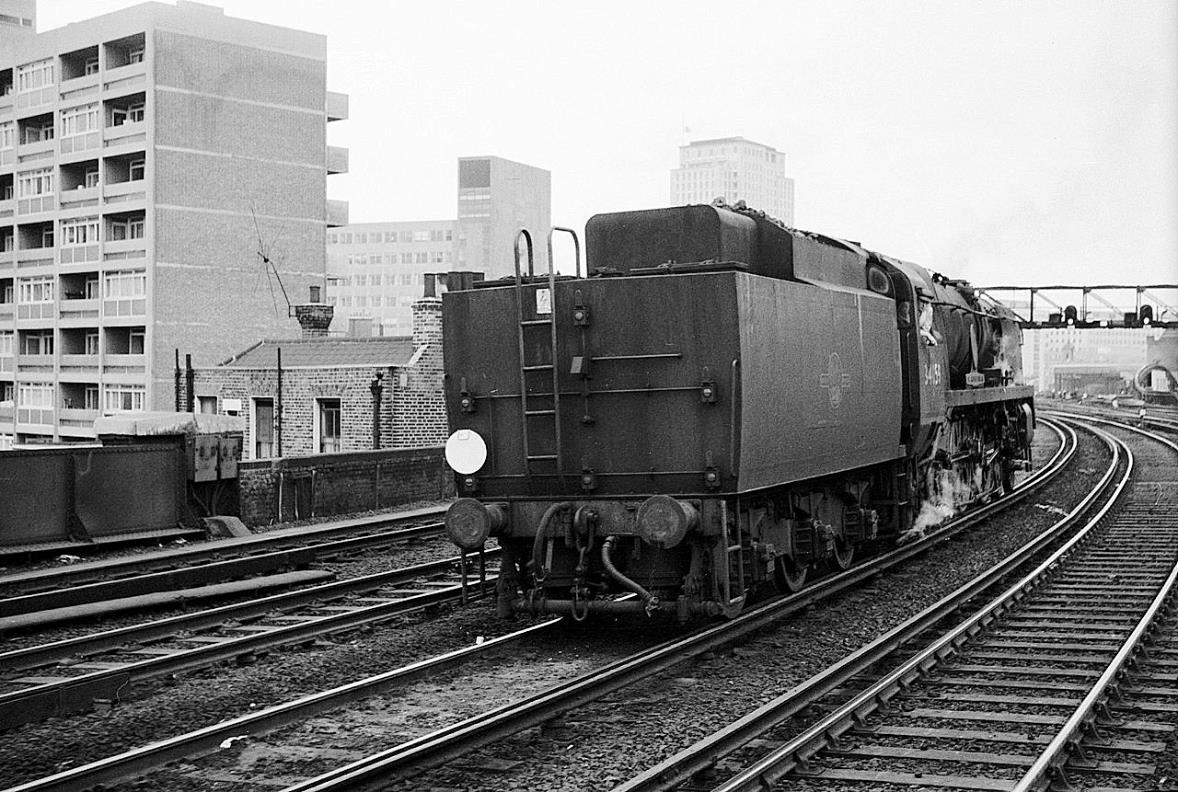 www.BloodandCustard.com
On 27th September 1947 pre-Nationalisation portrait of Drummond M7 class no.25 (built February 1899, withdrawn as no. 30025 in May 1964). It was one of the few on the allocation of Feltham Depot, which was primarily for freight motive power.
In 1947 Feltham had an allocation of 96 locomotives comprising 37 off 4-6-0, 10 off 4-4-0, 5 off 2-8-0 (ex-WD), 35 off 0-6-0, 4 off 4-8-0T and 5 off 0-4-4T types.
© Ben Brooksbank (CC-by-SA/2.0)
