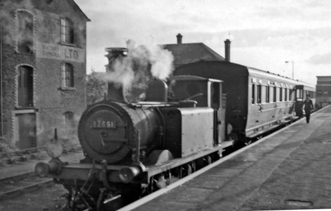 10th May 1958
In the bay at Havant is ex-LBSCR A1x class no. 32661 (built October 1875 as class A1 no. 61 'Sutton', rebuilt January 1912, withdrawn April 1963). 
It was necessary to retain these ancient engines as long as the Branch was retained (owing to the weakness of Langstone Bridge) on Saturday 2nd November 1963 when the line was closed. The following day a Special passenger train was permitted hauled by 32636 & 32670; the last ever train on the branch.
 Ben Brooksbank (CC-by-SA/2.0)
