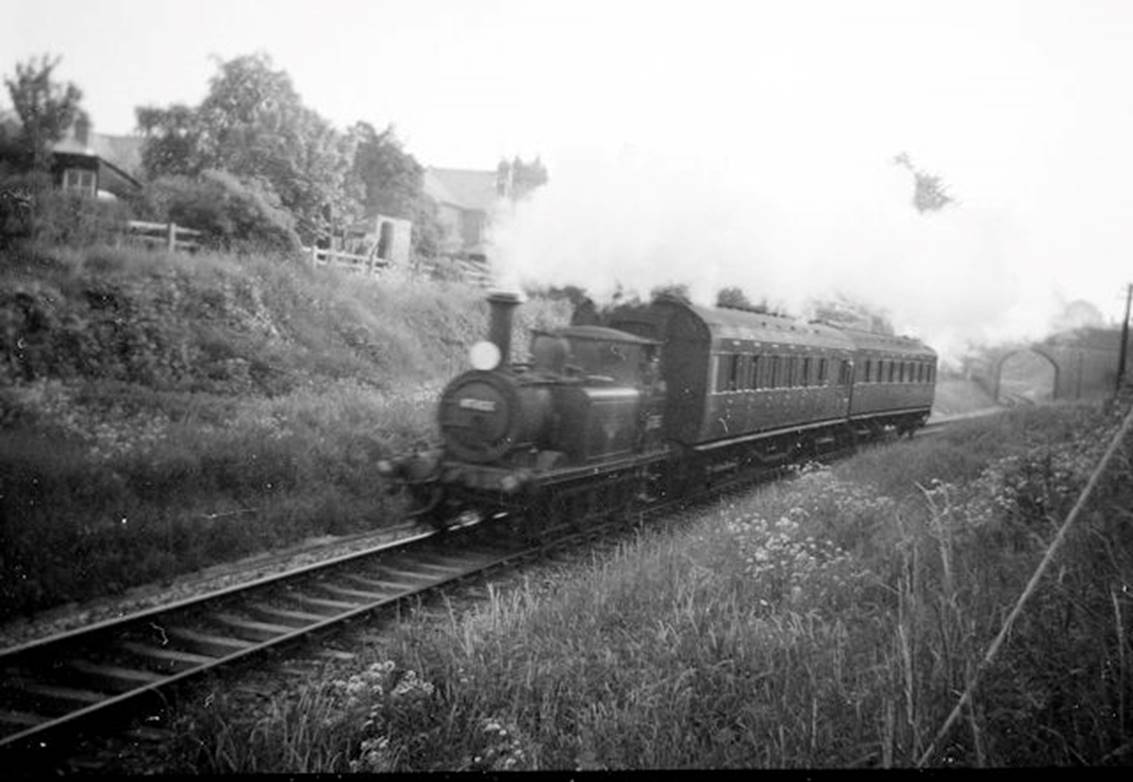 September 1961
Hayling Island branch train approaching the New Lane level crossing adjacent to the main line at Havant having passed under East Street bridge (the old A27 road).
  John Firth (CC-by-SA/2.0)
