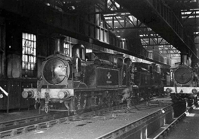 A black and white photo of a train in a station

Description automatically generated with medium confidence