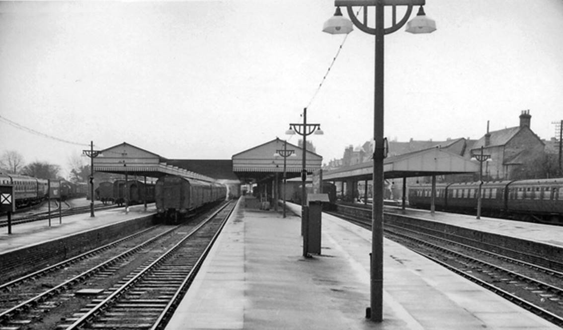 Bournemouth West Station on 20th April 1963 (eastward, to buffer-stops). Terminus of ex-LSWR main line from London and Southampton via Bournemouth Central, also of lines from Poole, Broadstone, Wimborne etc. including the Somerset & Dorset Joint (S&DJ) line from Bath via Templecombe. The station was closed completely on 4th October 1965 with all remaining services diverted to Bournemouth Central.
  Ben Brooksbank (CC-by-SA/2.0)
