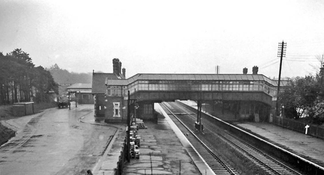 Boscombe Station eastward, towards Southampton on 20th April 1963
 Photograph taken in the pouring rain .
  Ben Brooksbank (CC-by-SA/2.0)

